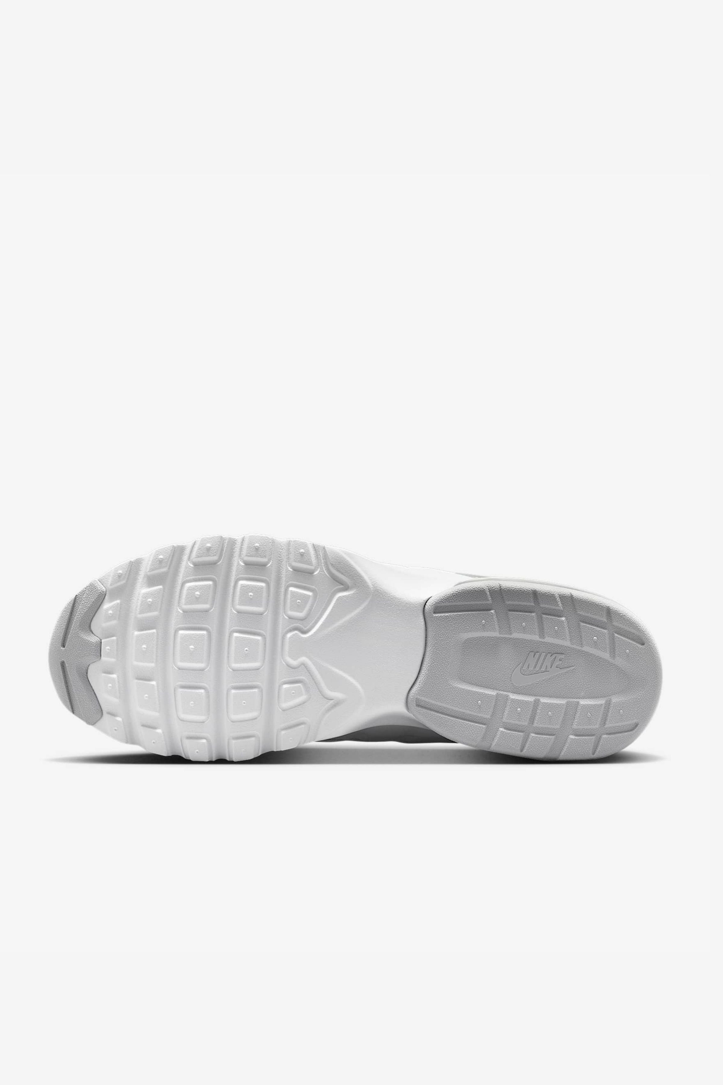 Nike Air Max Invigor Kadın Ayakkabı 749866-100