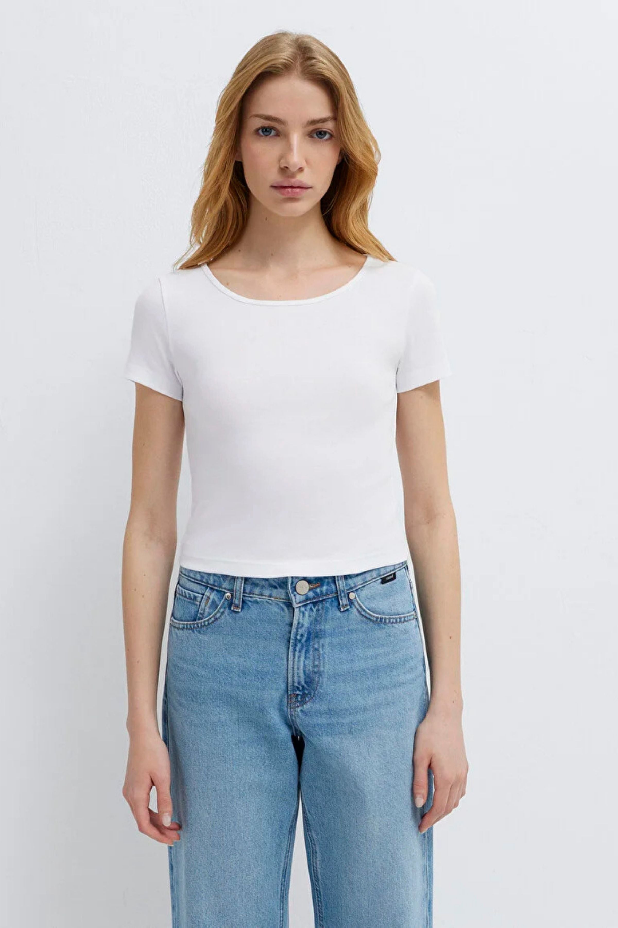Mavi Yuvarlak Yaka Crop Basic Beyaz Kadın Tişört M1612374-620