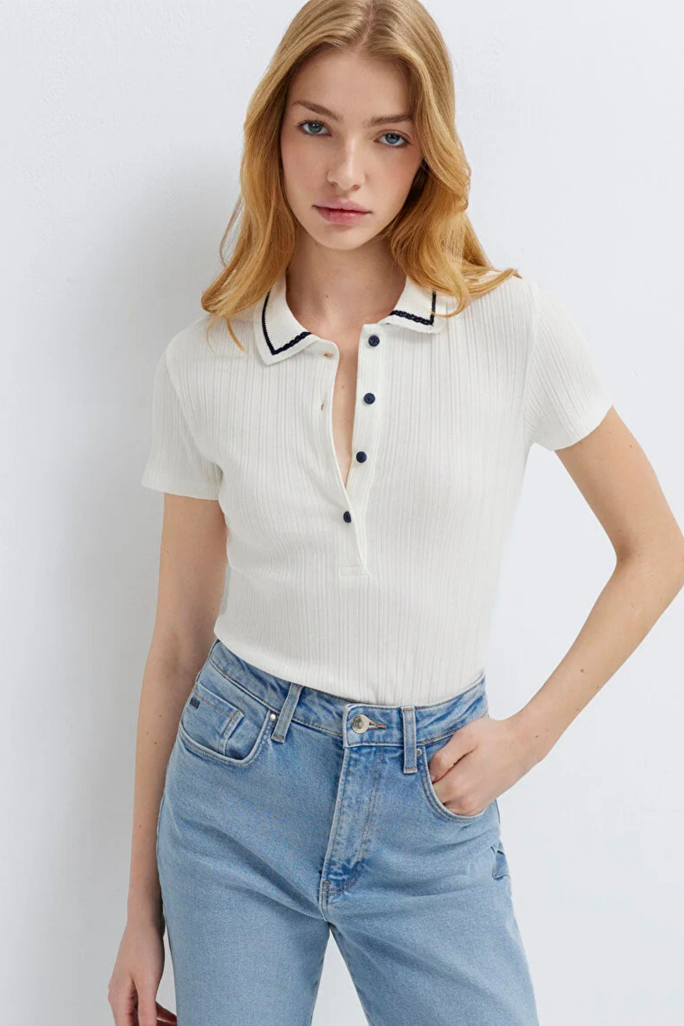 Mavi Modelli Polo Kırık Beyaz Kadın Tişört M1613944-70057