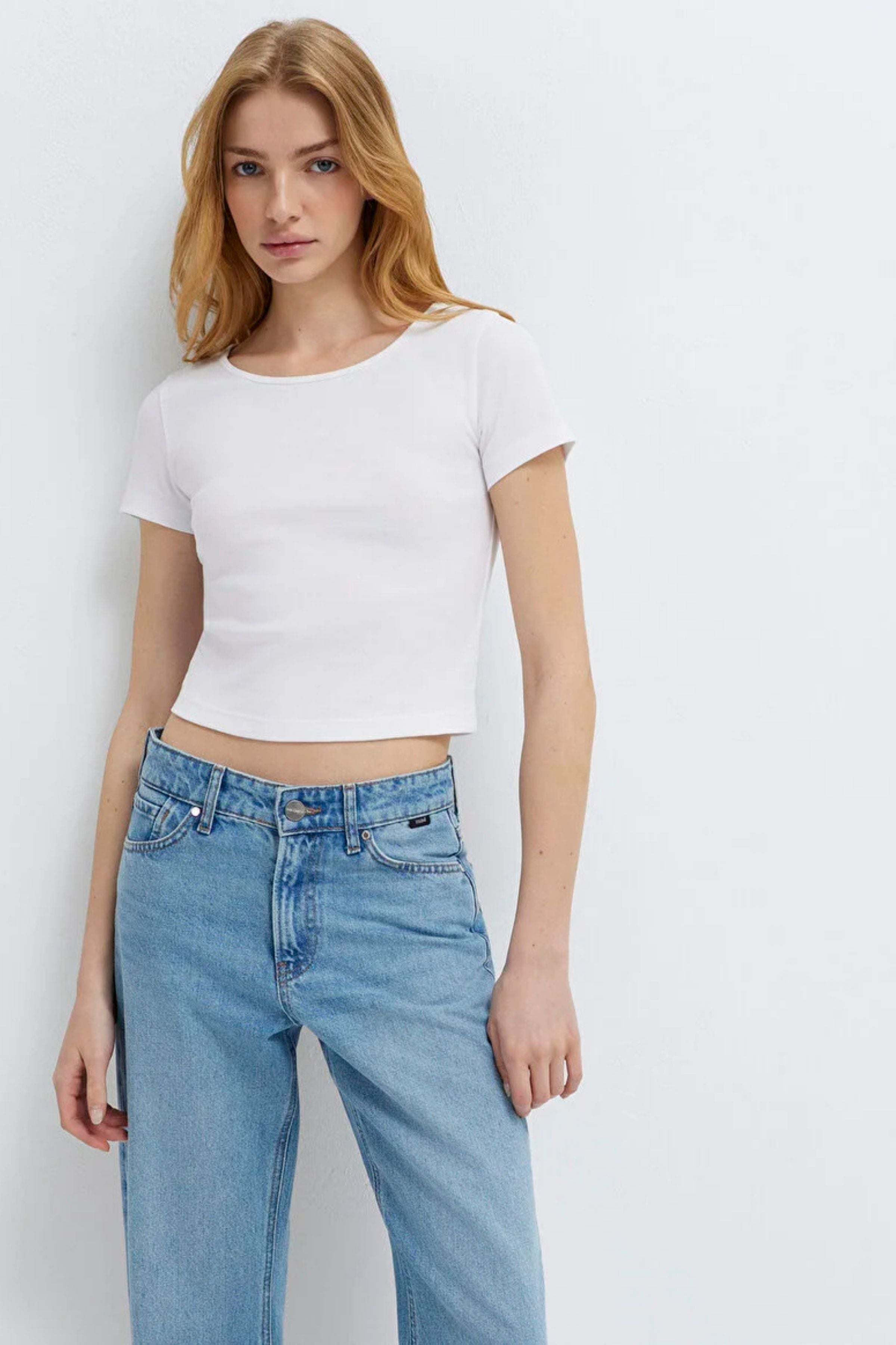 Mavi Yuvarlak Yaka Crop Basic Beyaz Kadın Tişört M1612374-620